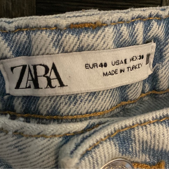 ZARA light wash jeans - Picture 2 of 4